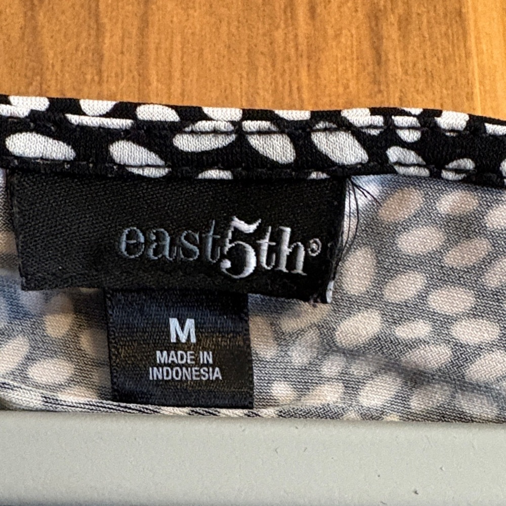 East 5th Monochrome Textured Blouse - Picture 2 of 5